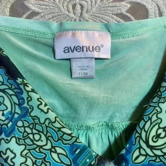 Boho style blouse with stunning lace back. Women’s size 22/24 EUC - Picture 2 of 6